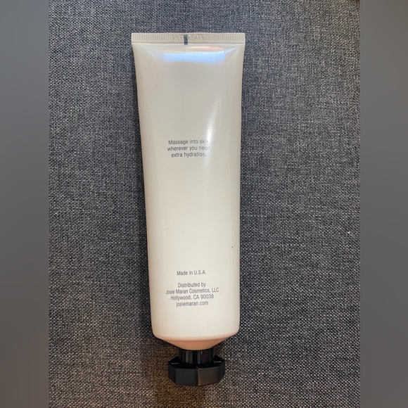 JOSIE MARAN
WHIPPED ARGAN OIL BODY BUTTER
ultra-hydrating - Picture 3 of 5